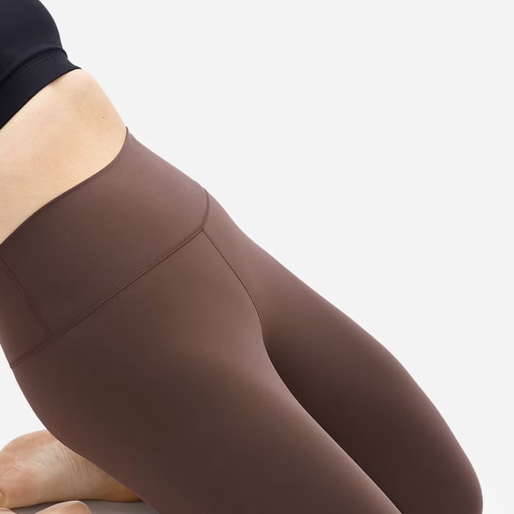Everlane Perform Legging in Bitter Chocolate - Picture 8 of 9
